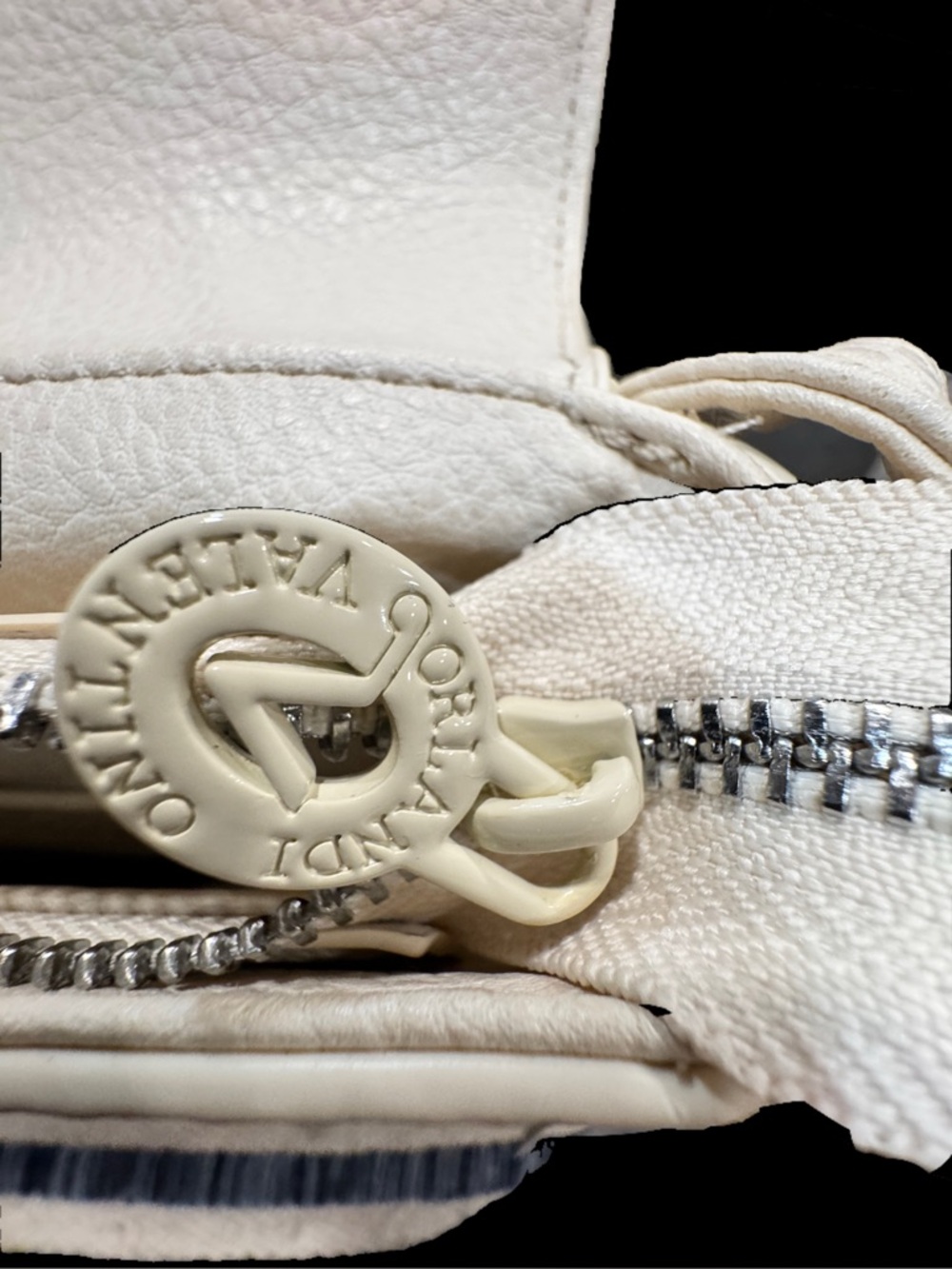 Valentino White Logo Leather Shoulder Bag - Picture 4 of 8